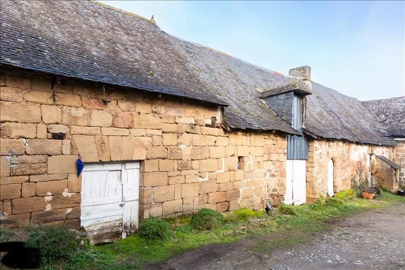 Corps de ferme à vendre à Varetz - 265 000 € 