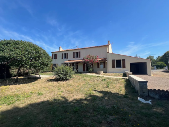 Maison en pierres à vendre à Sainte Hermine - 4 chambres et jardin