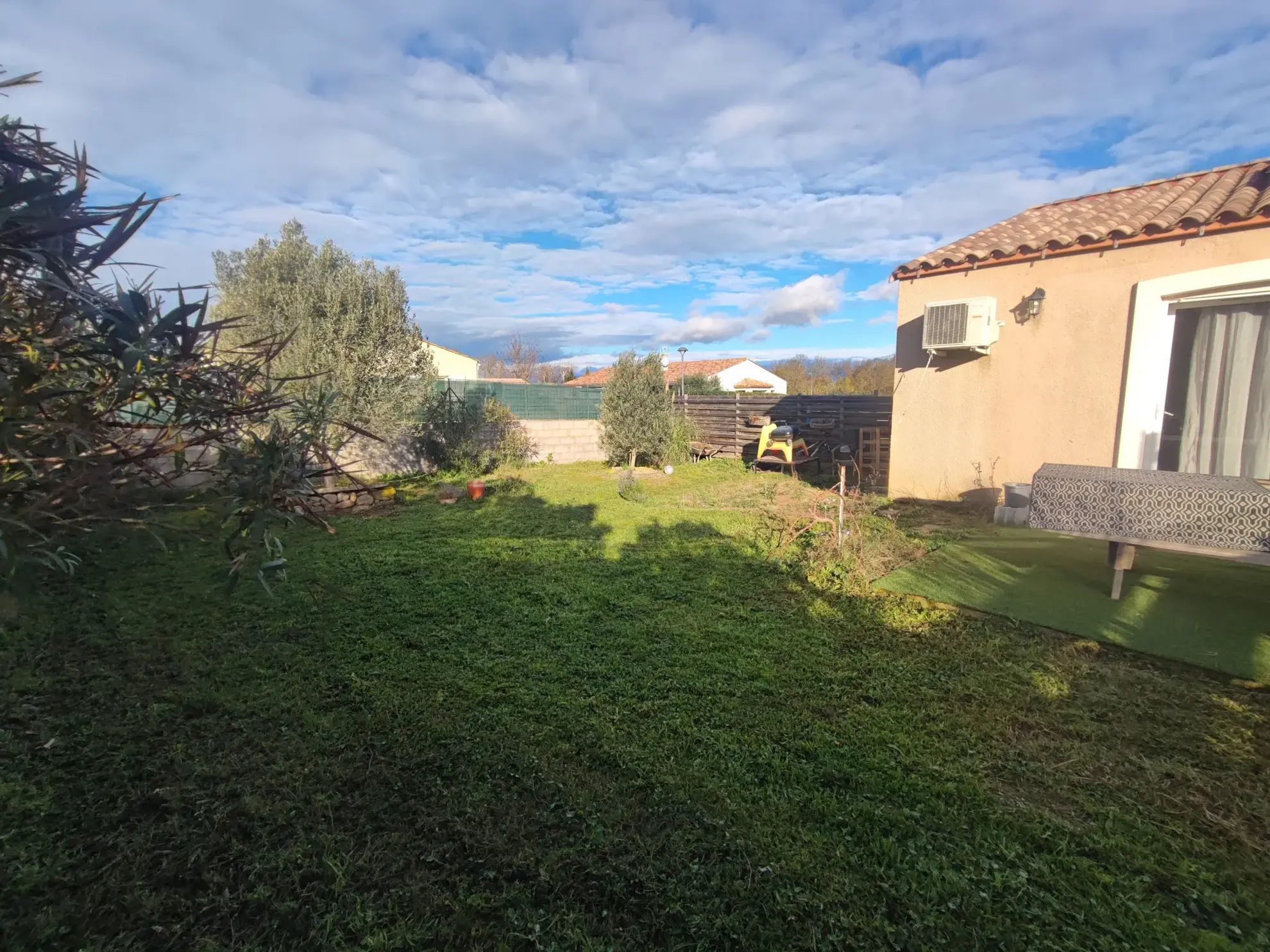 Villa de construction récente avec piscine à Roquecourbe-Minervois 