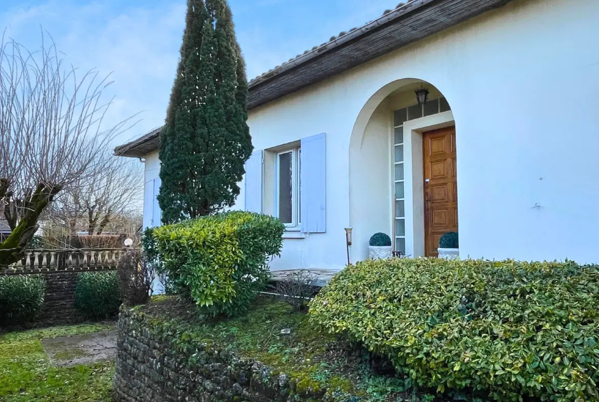 Charmante Maison des Années 60 à Cognac 