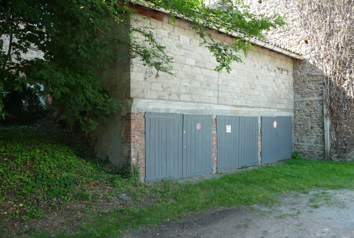 Immeuble à usage de dépôt de 120 m² à Boen sur Lignon 