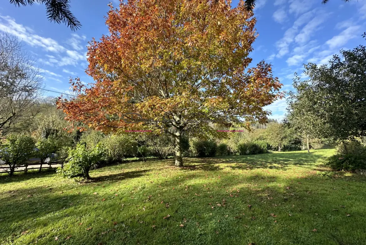 Maison d'Habitation avec Terrain Attenant et Dépendances à Saint Symphorien de Lay 