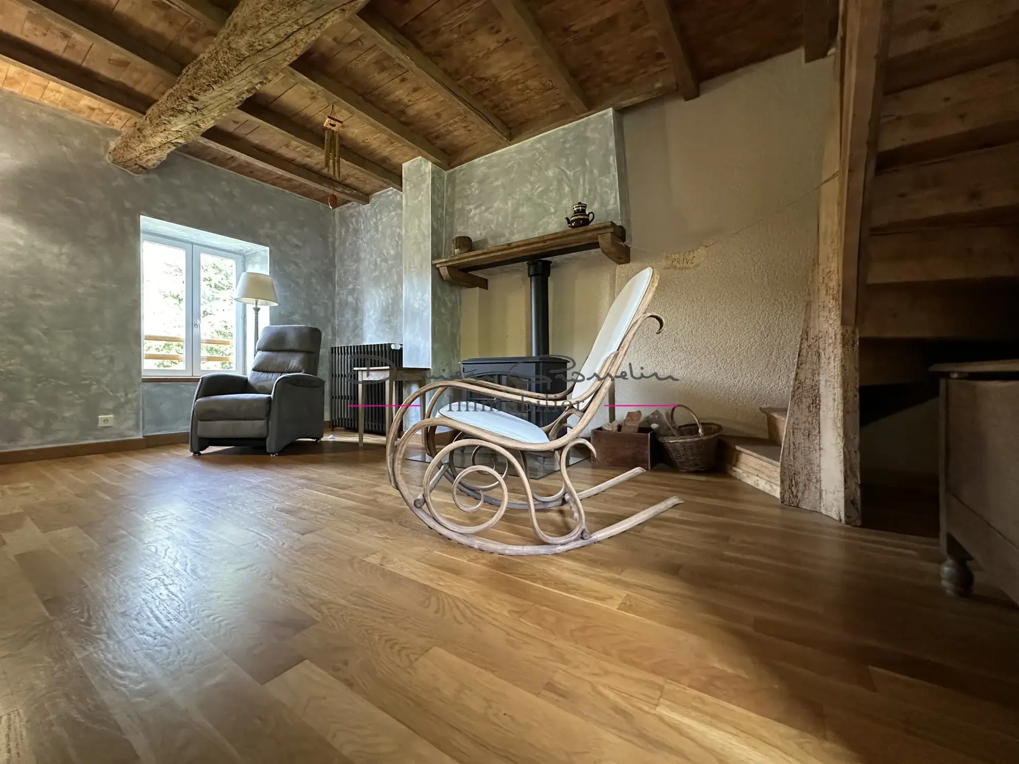 Maison d'Habitation avec Terrain Attenant et Dépendances à Saint Symphorien de Lay 