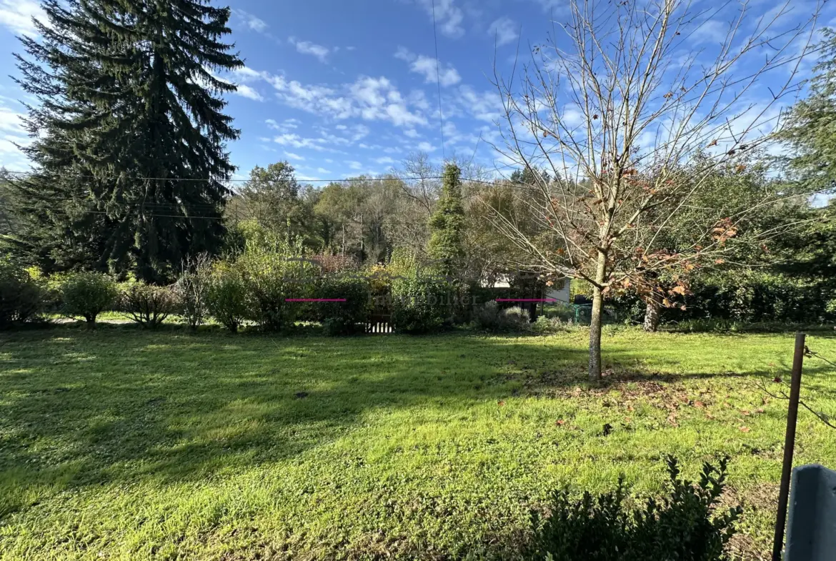 Maison d'Habitation avec Terrain Attenant et Dépendances à Saint Symphorien de Lay 