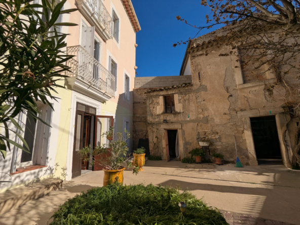 Maison de maître avec remise et atelier à St Marcel sur Aude