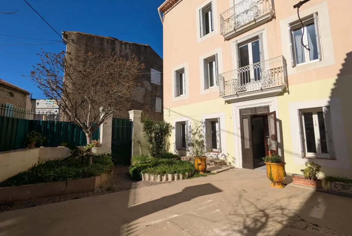 Maison de maître avec remise et atelier à St Marcel sur Aude 