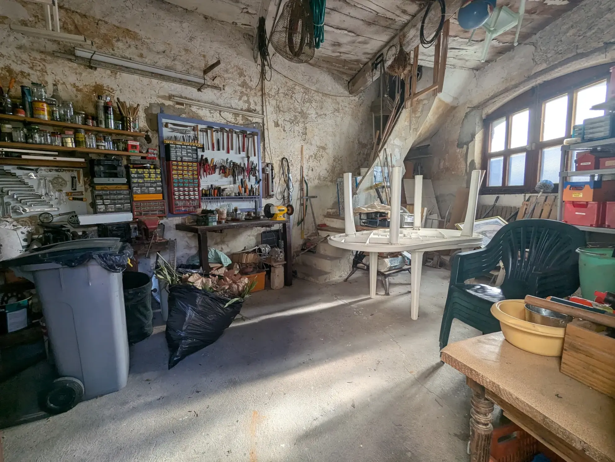 Maison de maître avec remise et atelier à St Marcel sur Aude 