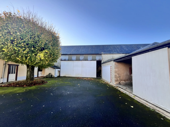 Maison de campagne à vendre à Greneville-en-Beauce avec dépendances et court de tennis