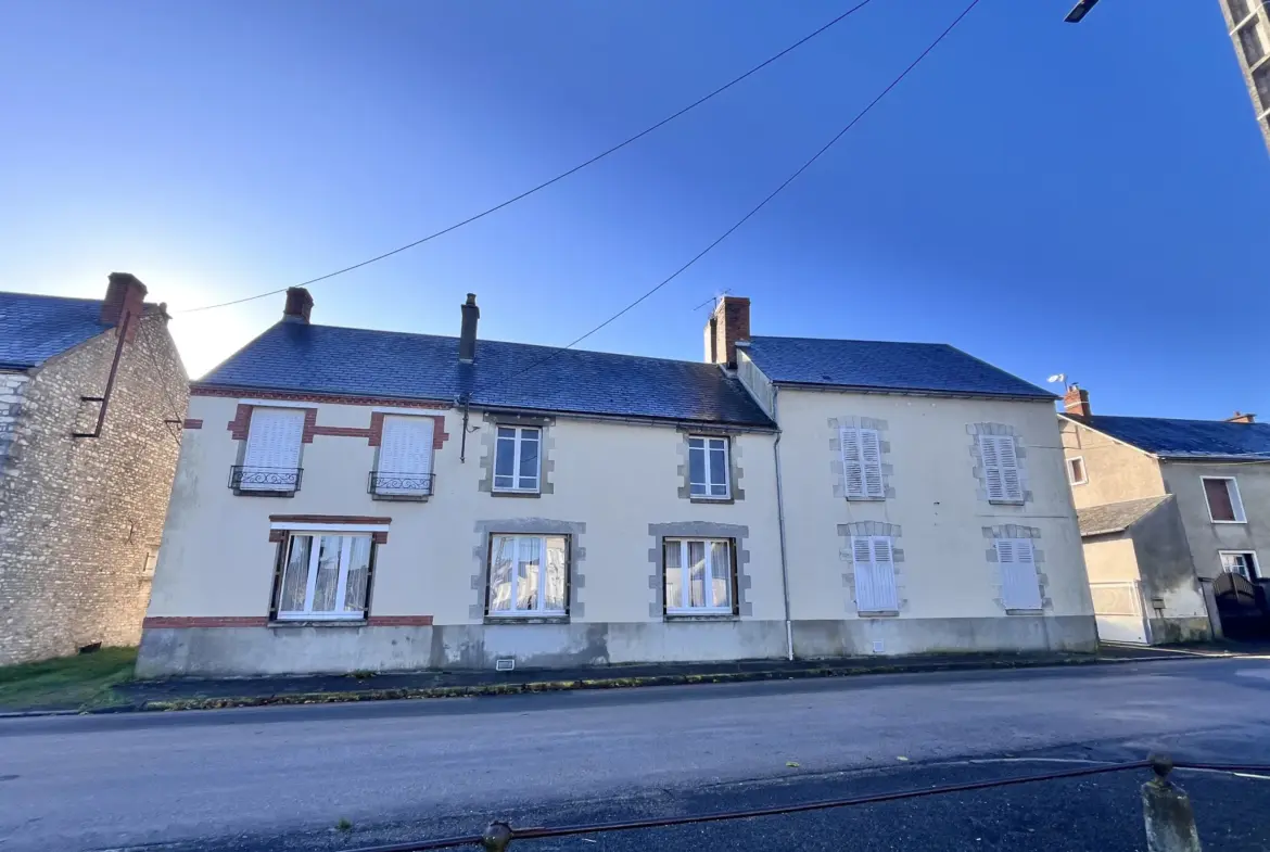 Maison de campagne à vendre à Greneville-en-Beauce avec dépendances et court de tennis 