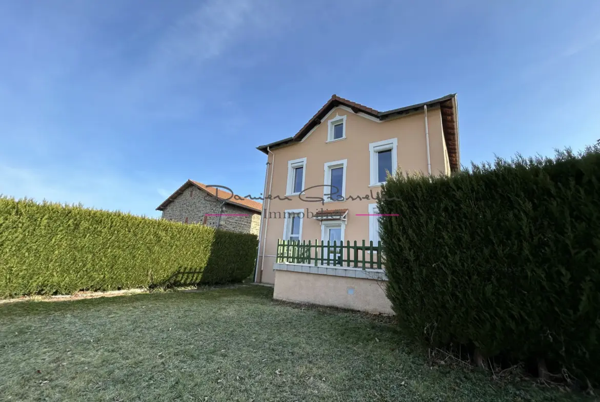 Maison d'habitation avec sous-sol complet et jardin à Balbigny 