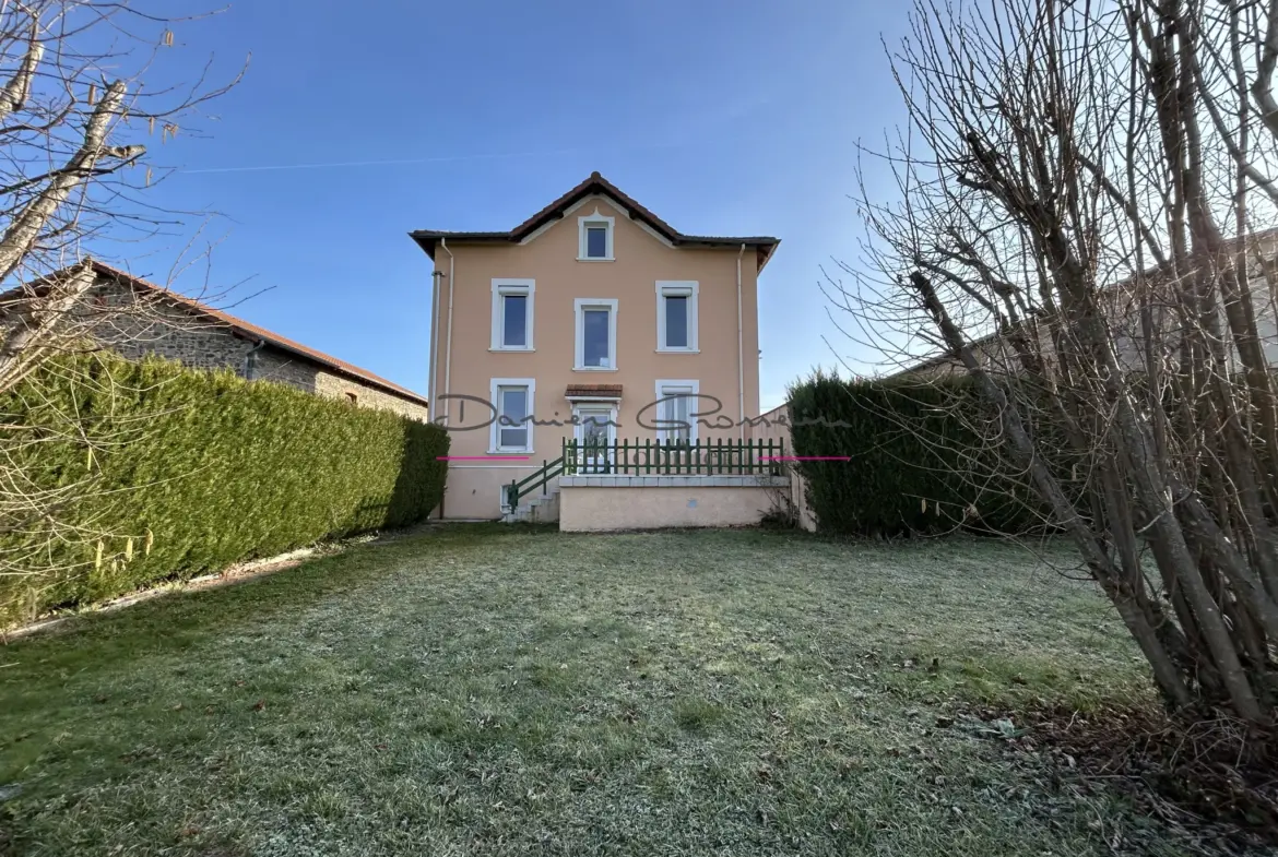 Maison d'habitation avec sous-sol complet et jardin à Balbigny 