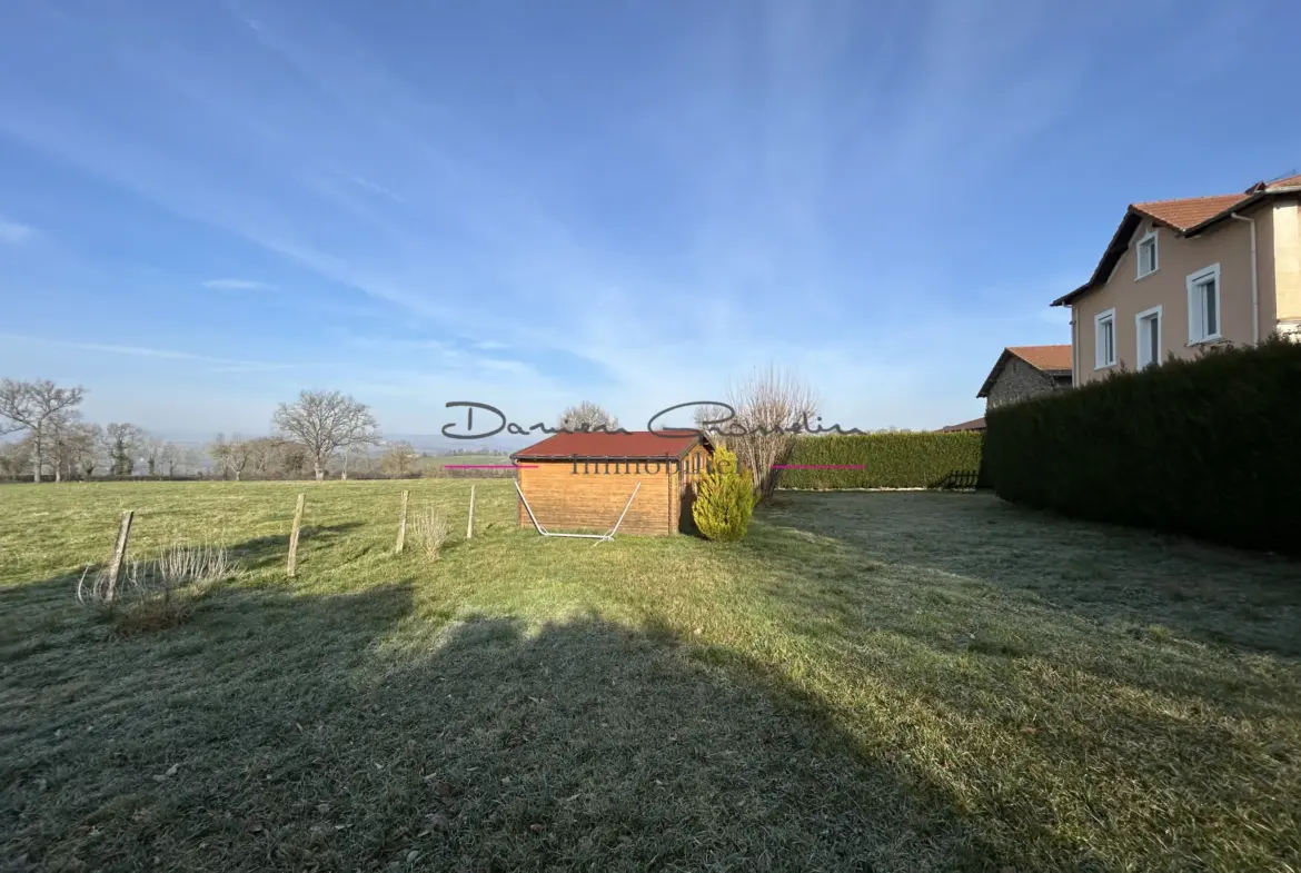 Maison d'habitation avec sous-sol complet et jardin à Balbigny 