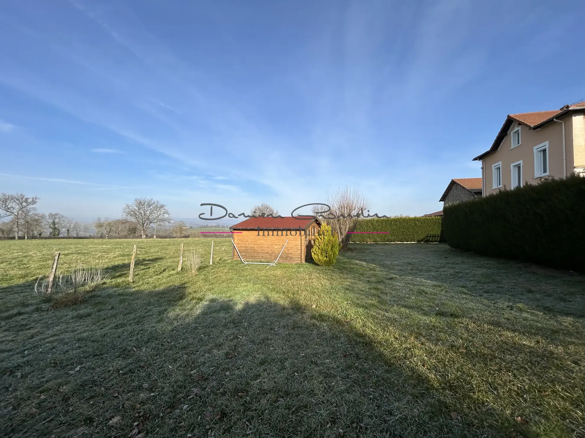 Maison d'habitation avec sous-sol complet et jardin à Balbigny 