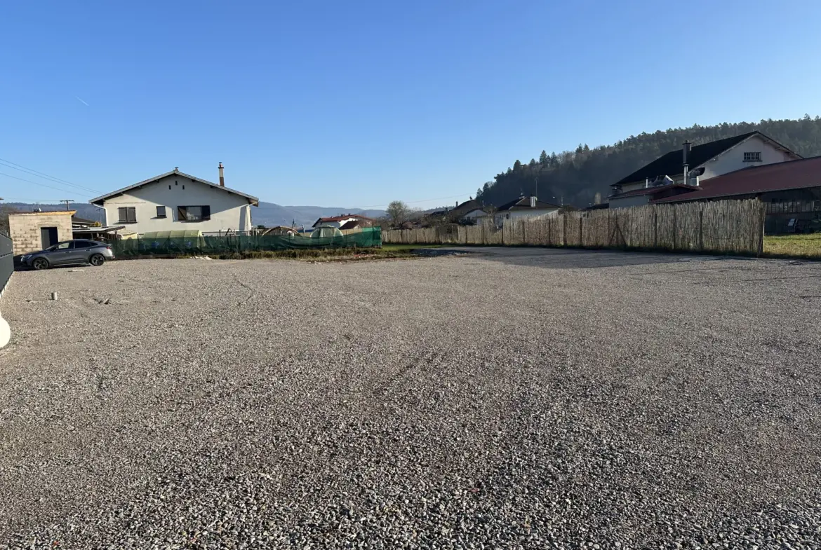 Terrain constructible viabilisé de 1 091 m² à Pouxeux 