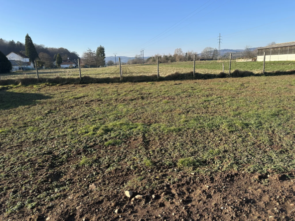 Terrain constructible viabilisé de 1 091 m² à Pouxeux