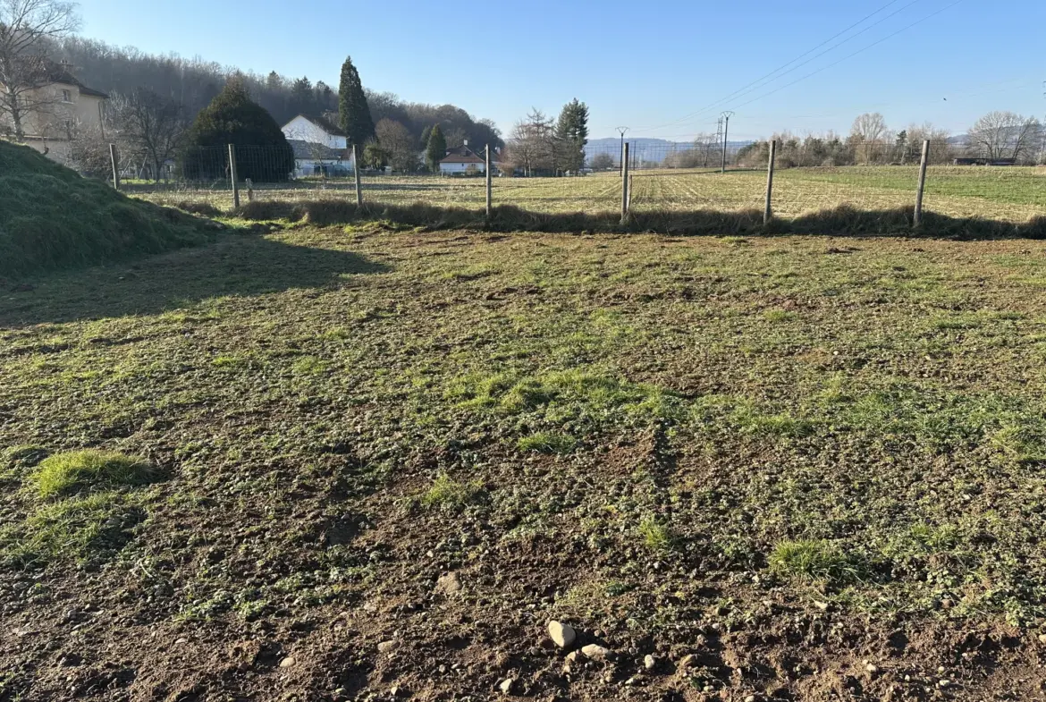 Terrain constructible viabilisé de 1 091 m² à Pouxeux 