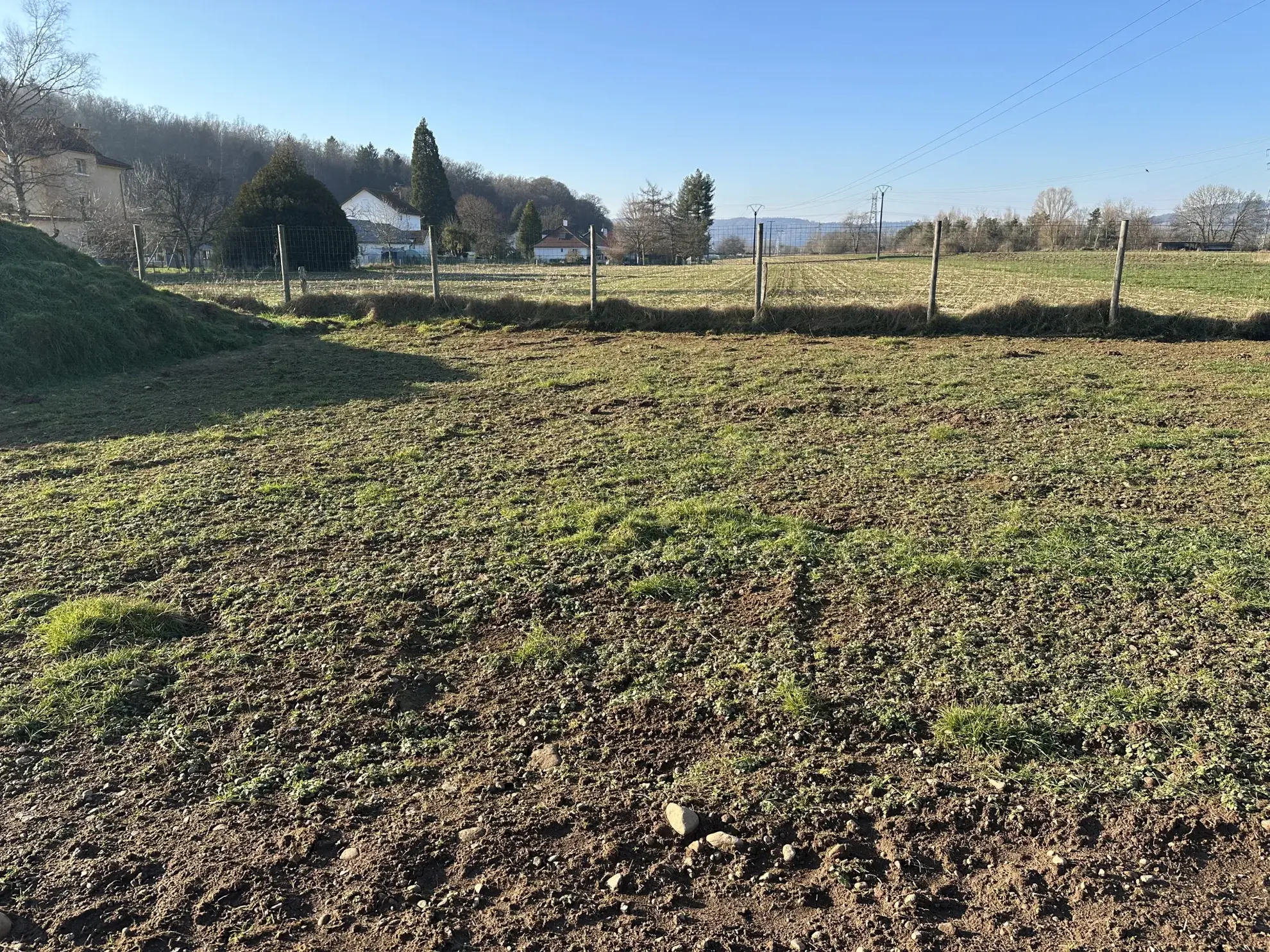 Terrain constructible viabilisé de 1 091 m² à Pouxeux 