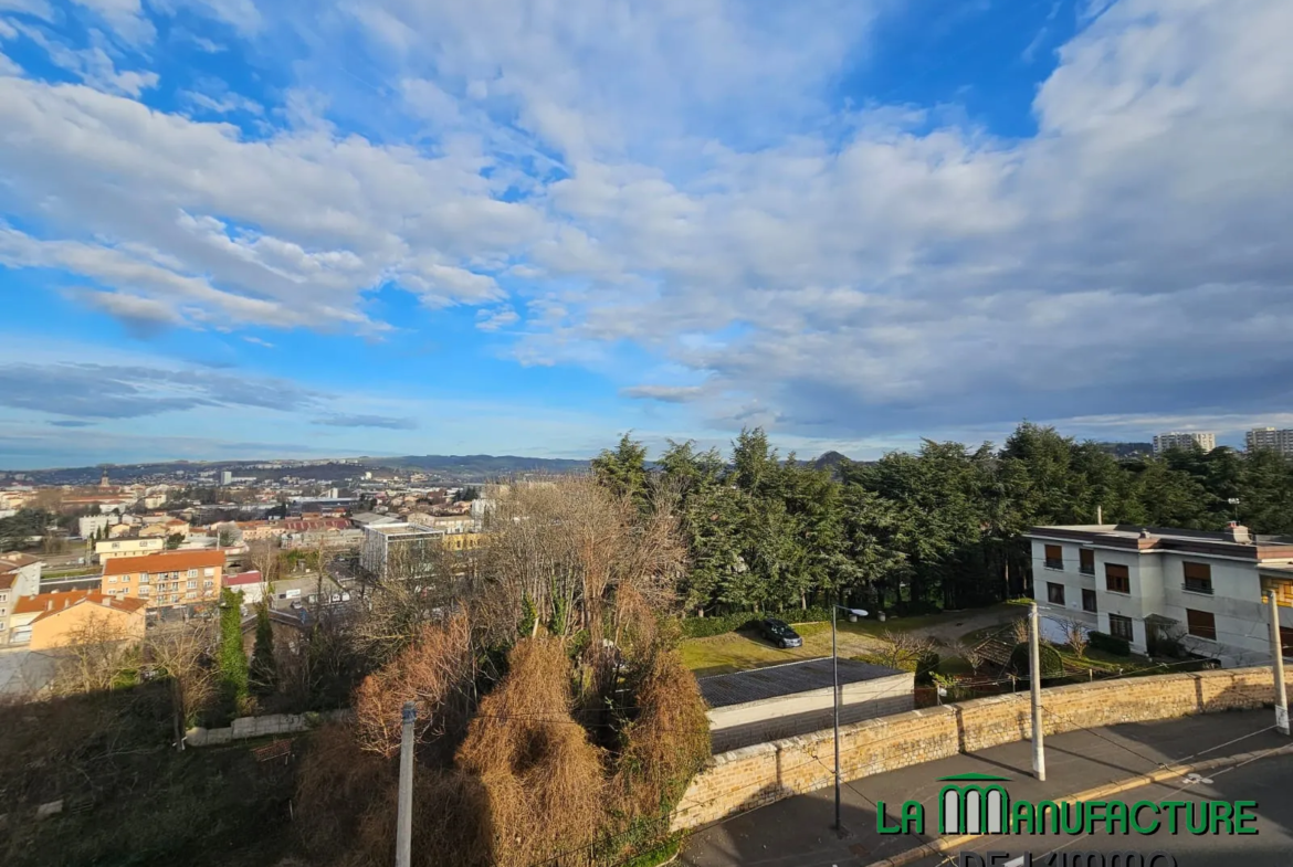 À vendre : Appartement F3 à Saint-Étienne avec balcon, cave et garage 