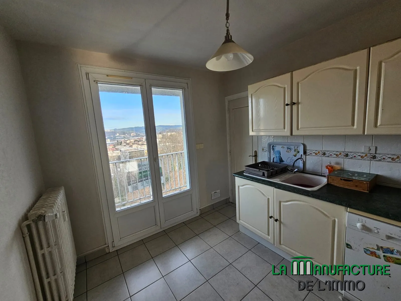 À vendre : Appartement F3 à Saint-Étienne avec balcon, cave et garage 