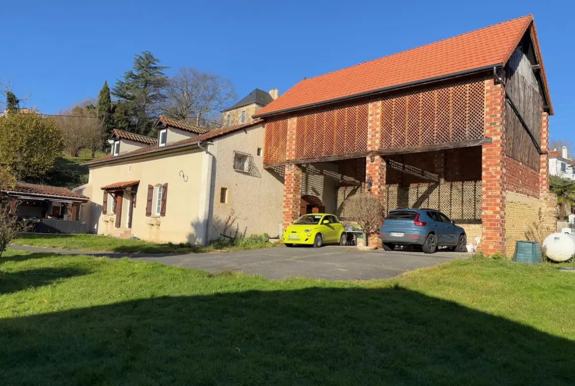 Maison ancienne rénovée avec trois chambres à St Lezer 