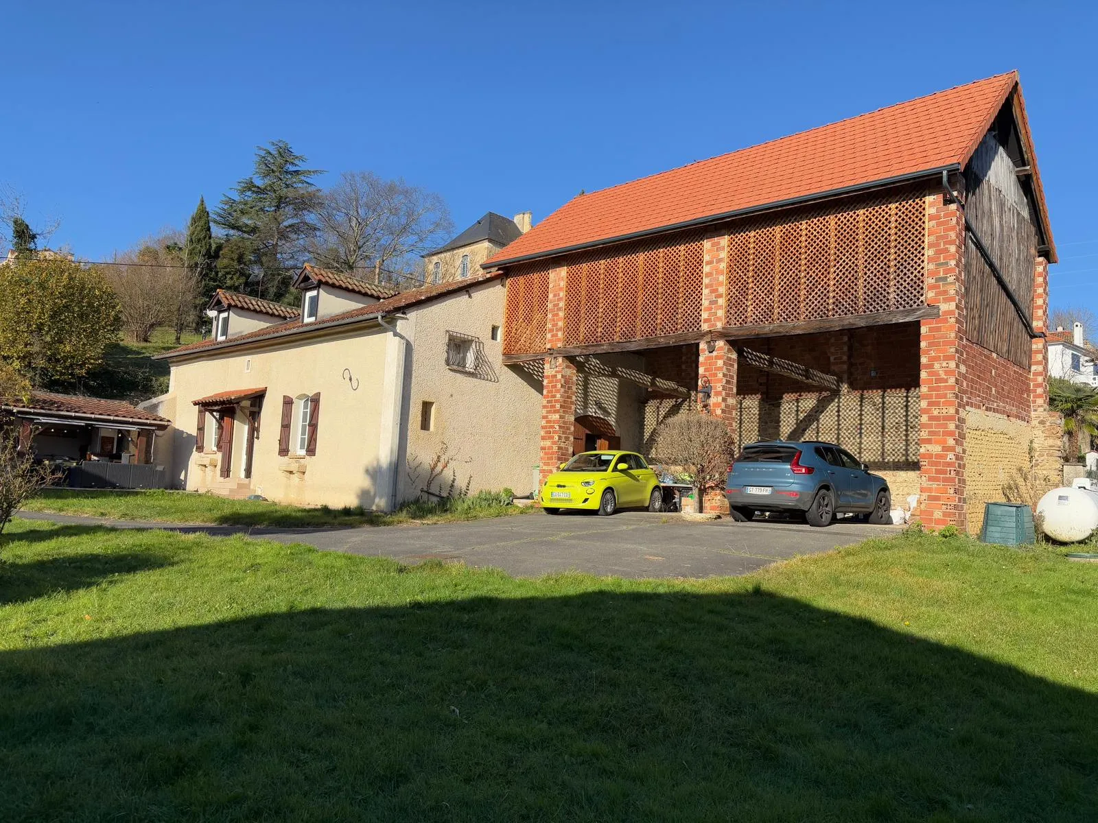 Maison ancienne rénovée avec trois chambres à St Lezer 