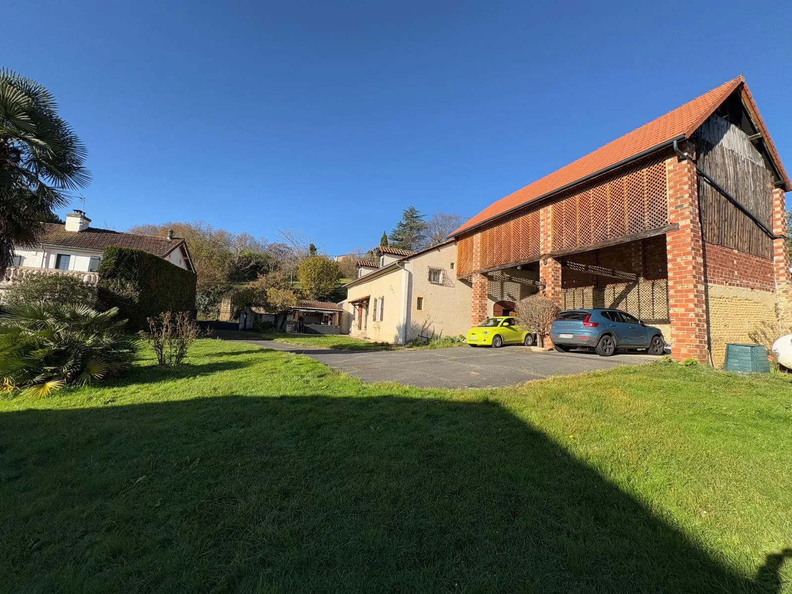 Maison ancienne rénovée avec trois chambres à St Lezer 