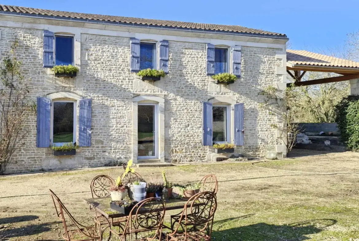 Ferme Rénovée à Faye sur Ardin - 16 km de Niort 