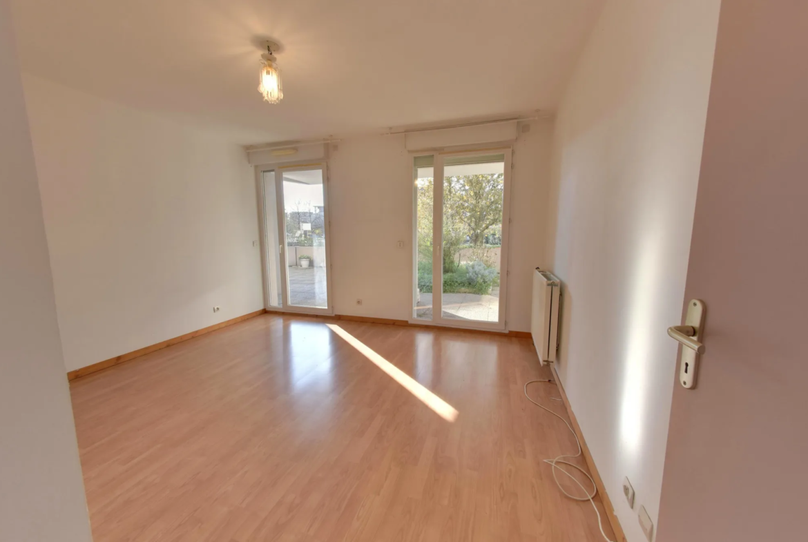 À vendre : Appartement T5 lumineux à Échirolles avec terrasse et garage 