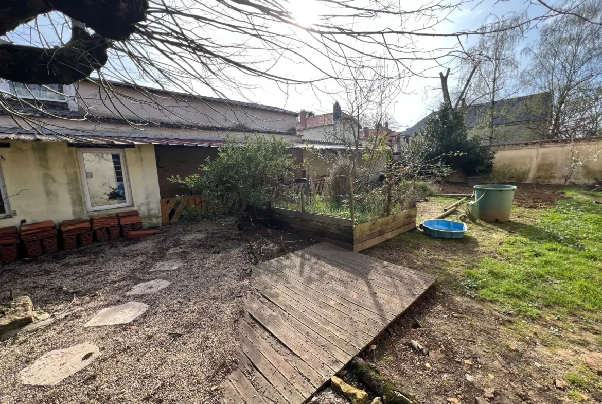 Maison en pierres avec dépendance à Sainte-Hermine 