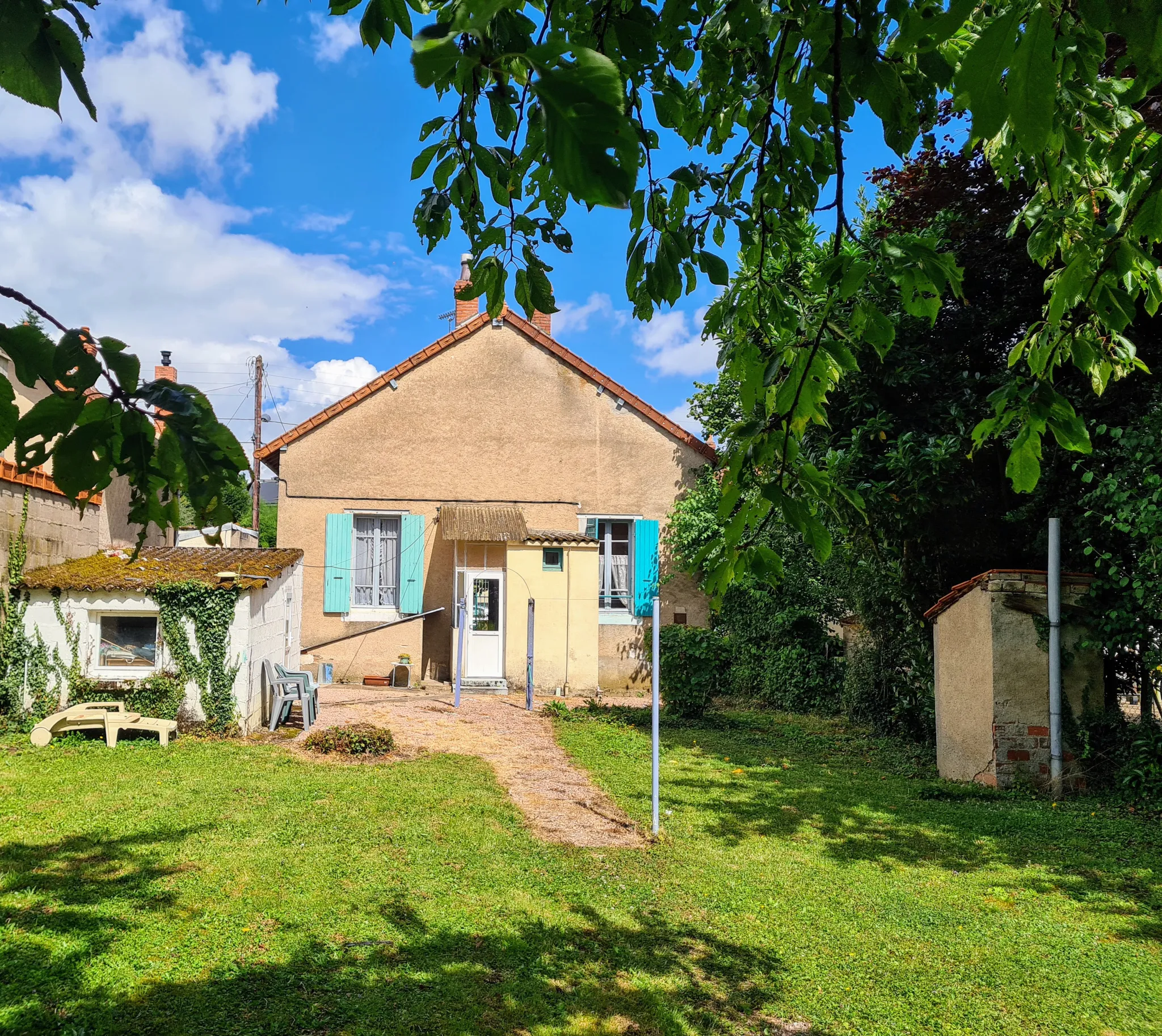 Maison à vendre à Nevers, quartier Montapins - 85 m² avec jardin 