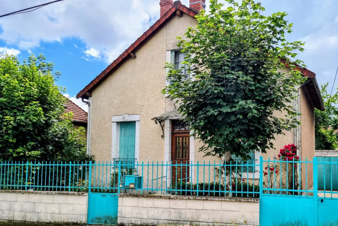 Maison à vendre à Nevers, quartier Montapins - 85 m² avec jardin 