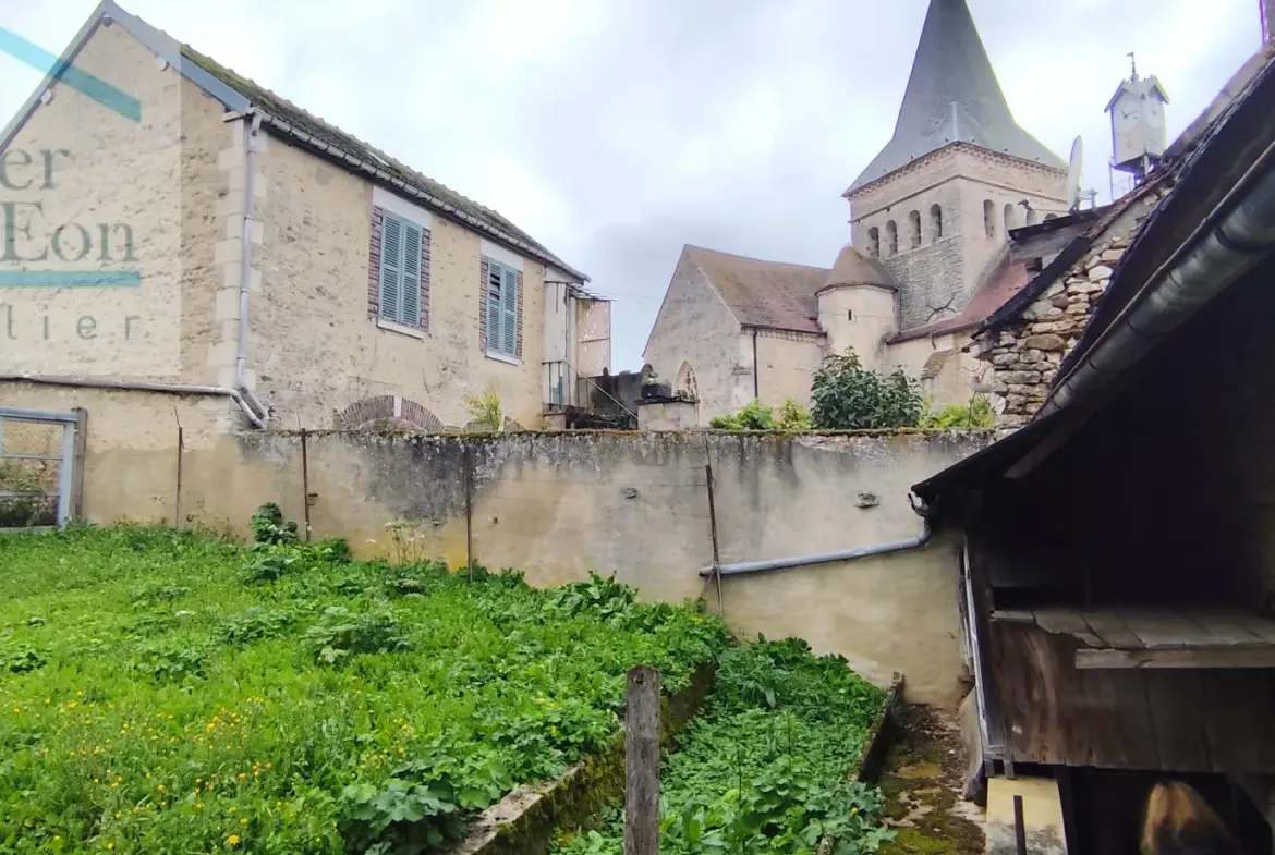 Ensemble immobilier à vendre à Coussegrey avec deux maisons et dépendances 