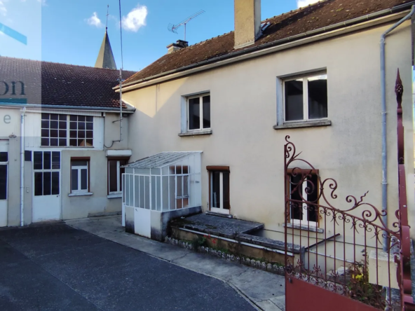 Ensemble immobilier à vendre à Coussegrey avec deux maisons et dépendances