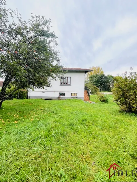 Maison spacieuse avec jardin à Lure 