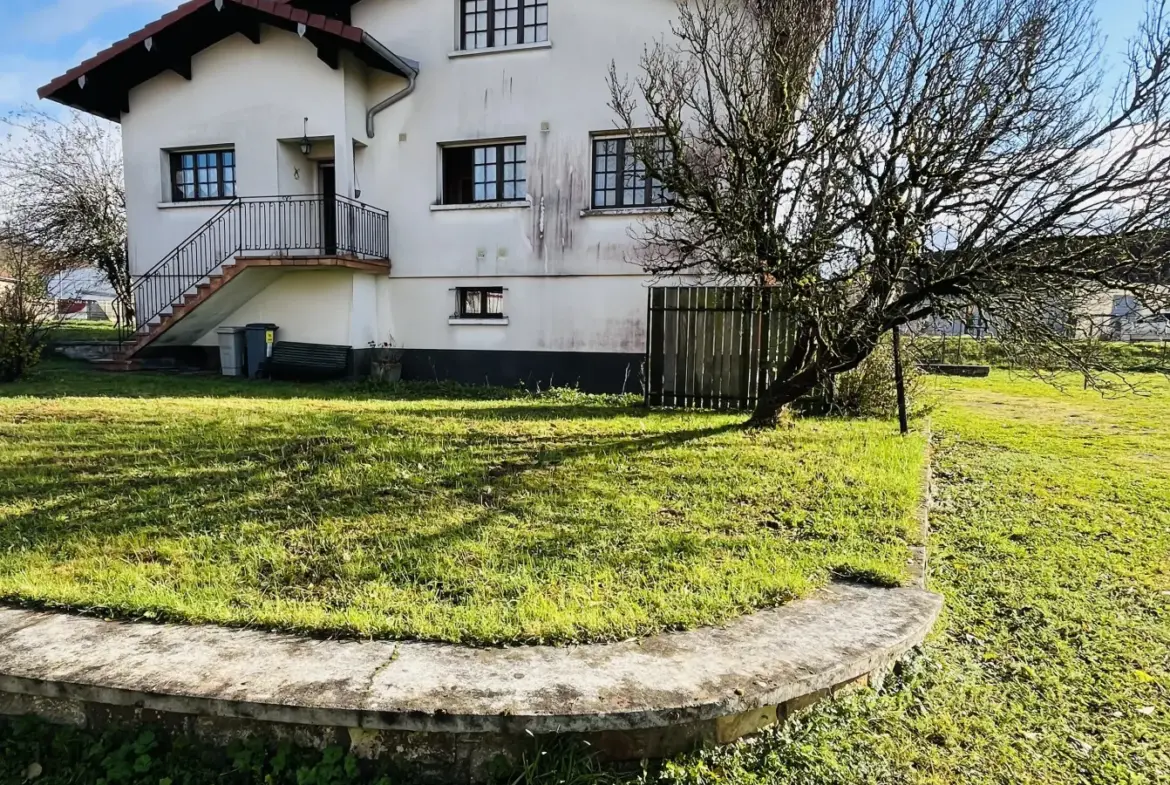 Maison spacieuse avec jardin à Lure 