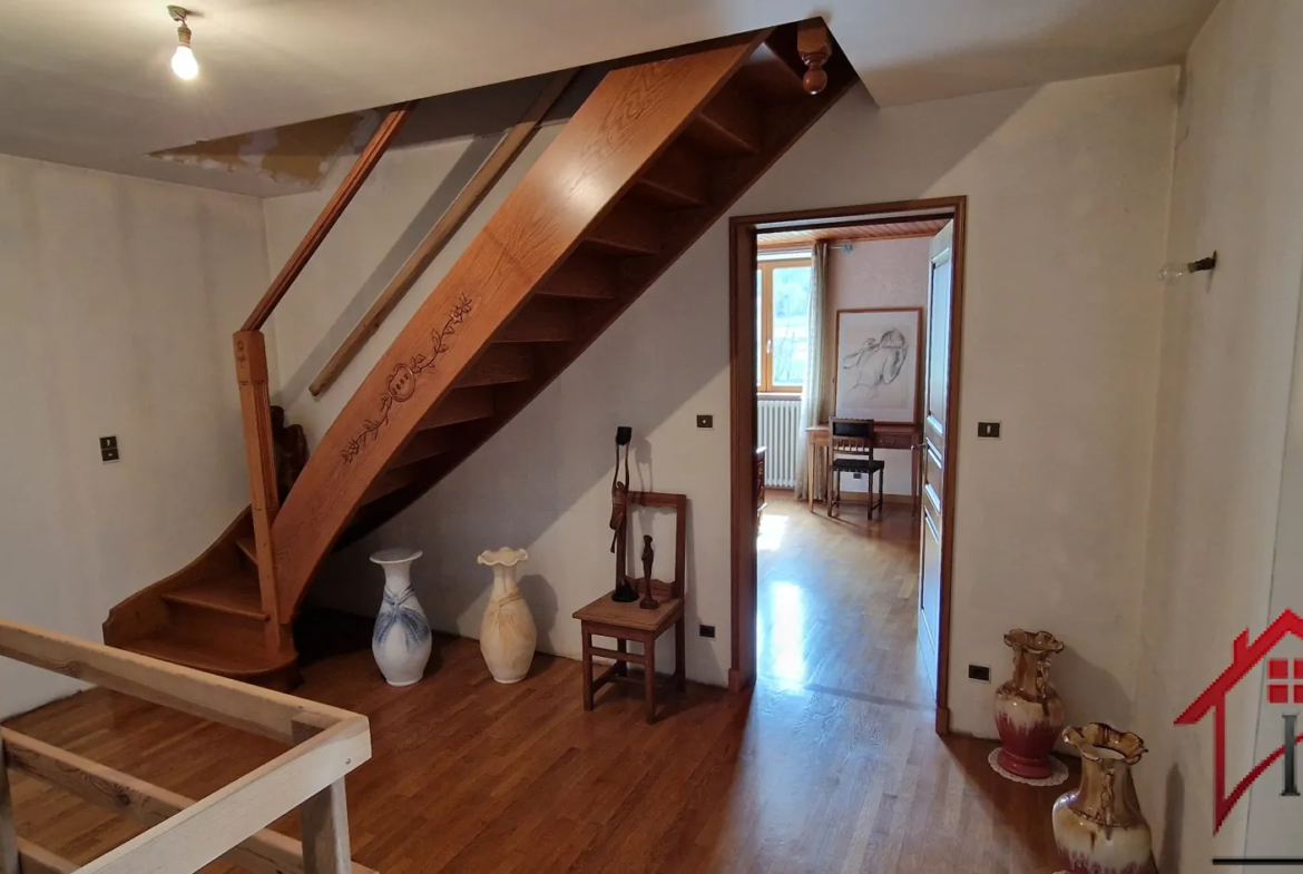 Maison en Pierre de 258 m² avec Atelier XXL et 2 Hectares 