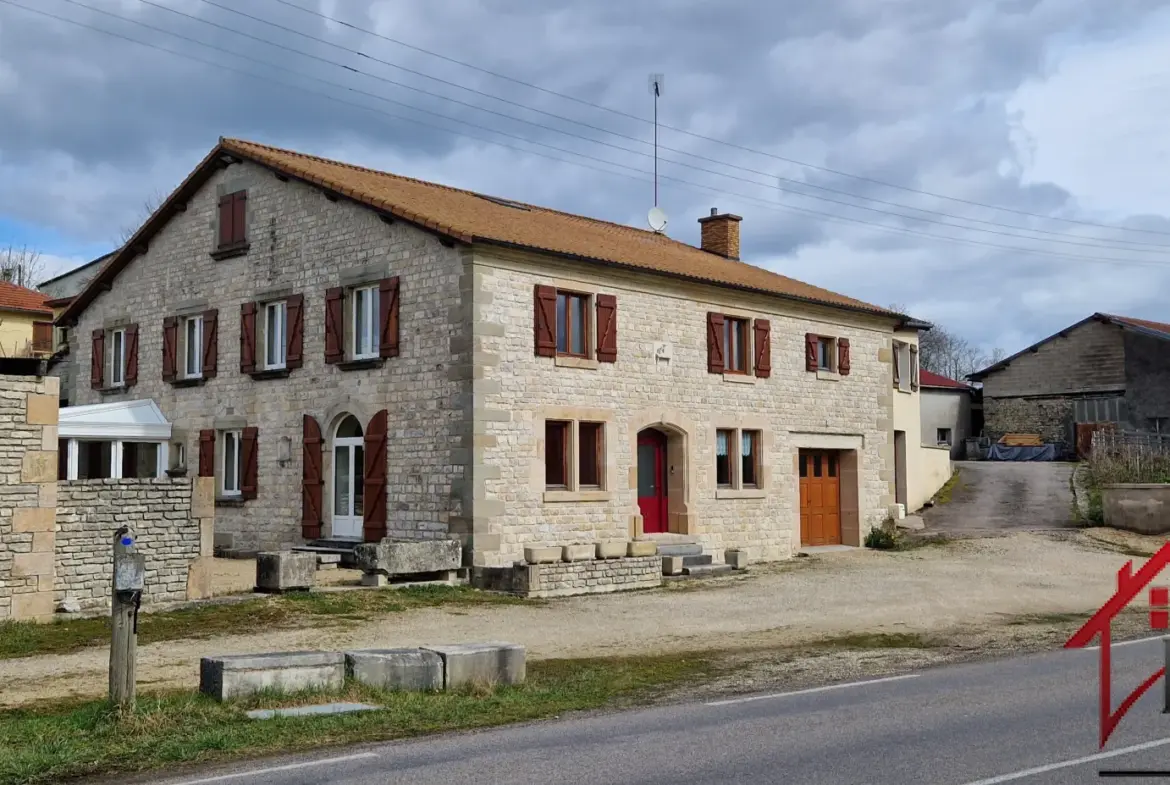 Maison en Pierre de 258 m² avec Atelier XXL et 2 Hectares 