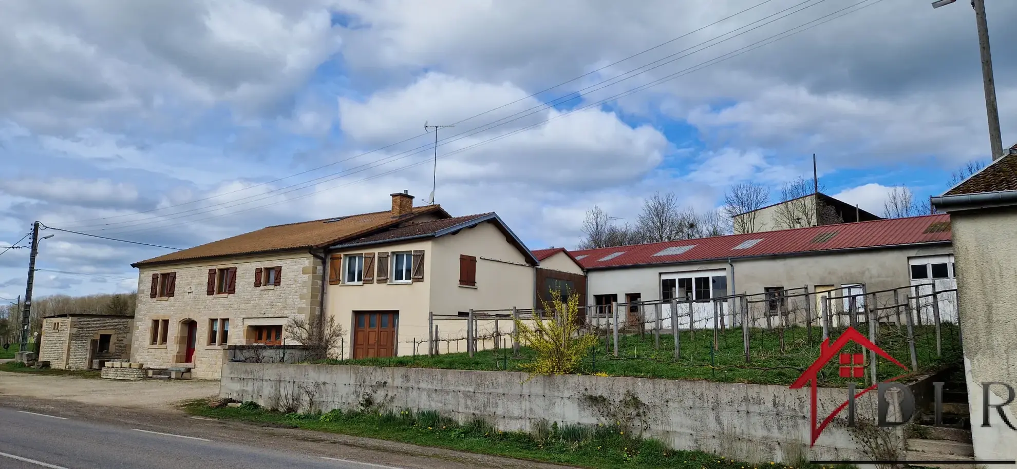 Maison en Pierre de 258 m² avec Atelier XXL et 2 Hectares 