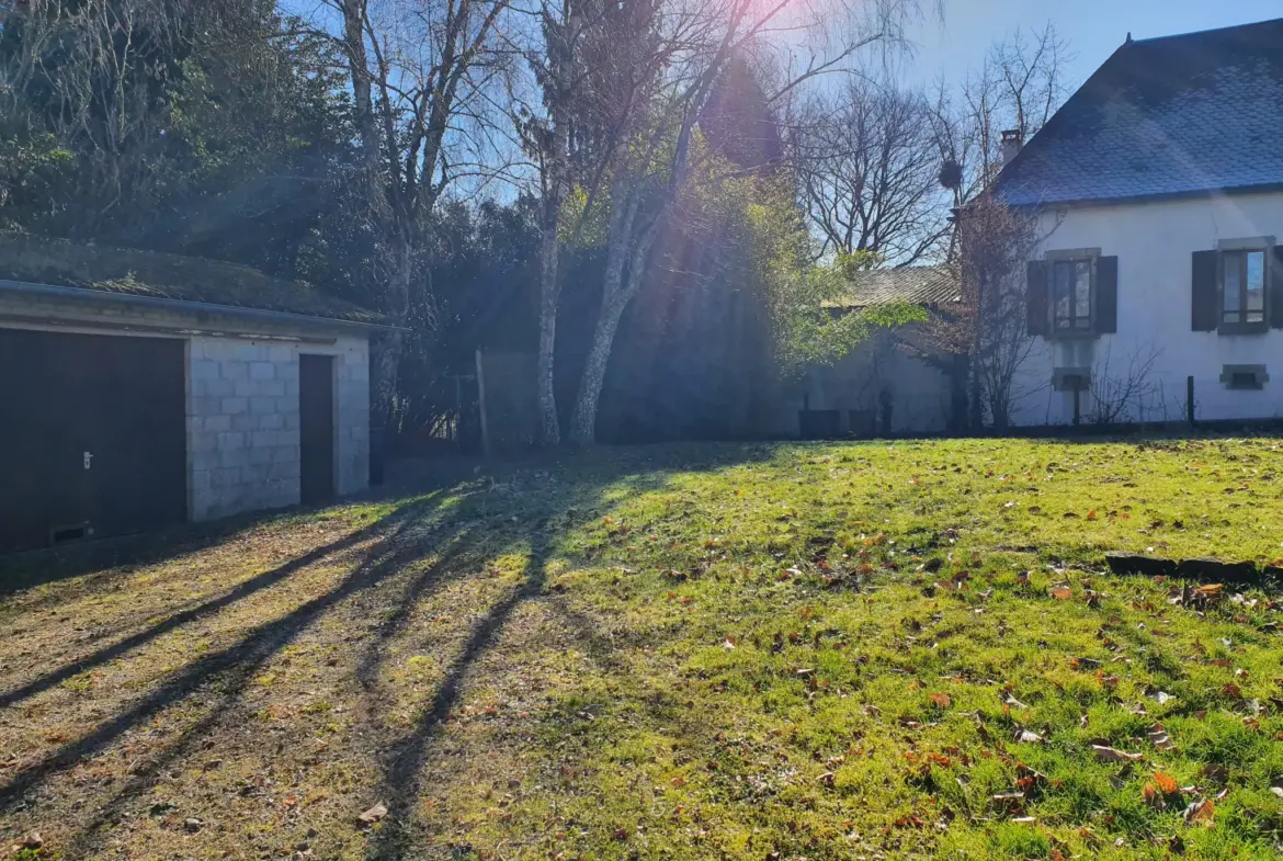 Atypique maison avec jardin à Albussac, ancien bureau de poste 