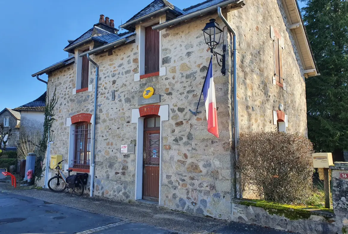 Atypique maison avec jardin à Albussac, ancien bureau de poste 