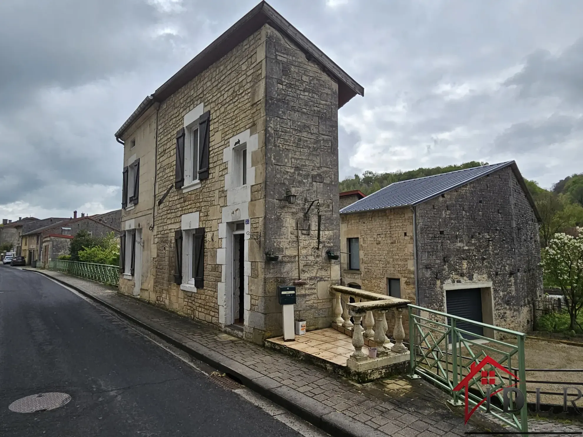 Maison atypique à vendre à Chevillon - Investissement idéal 