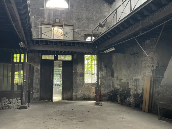 Ancien Atelier Historique à Cognac avec Potentiel Énorme