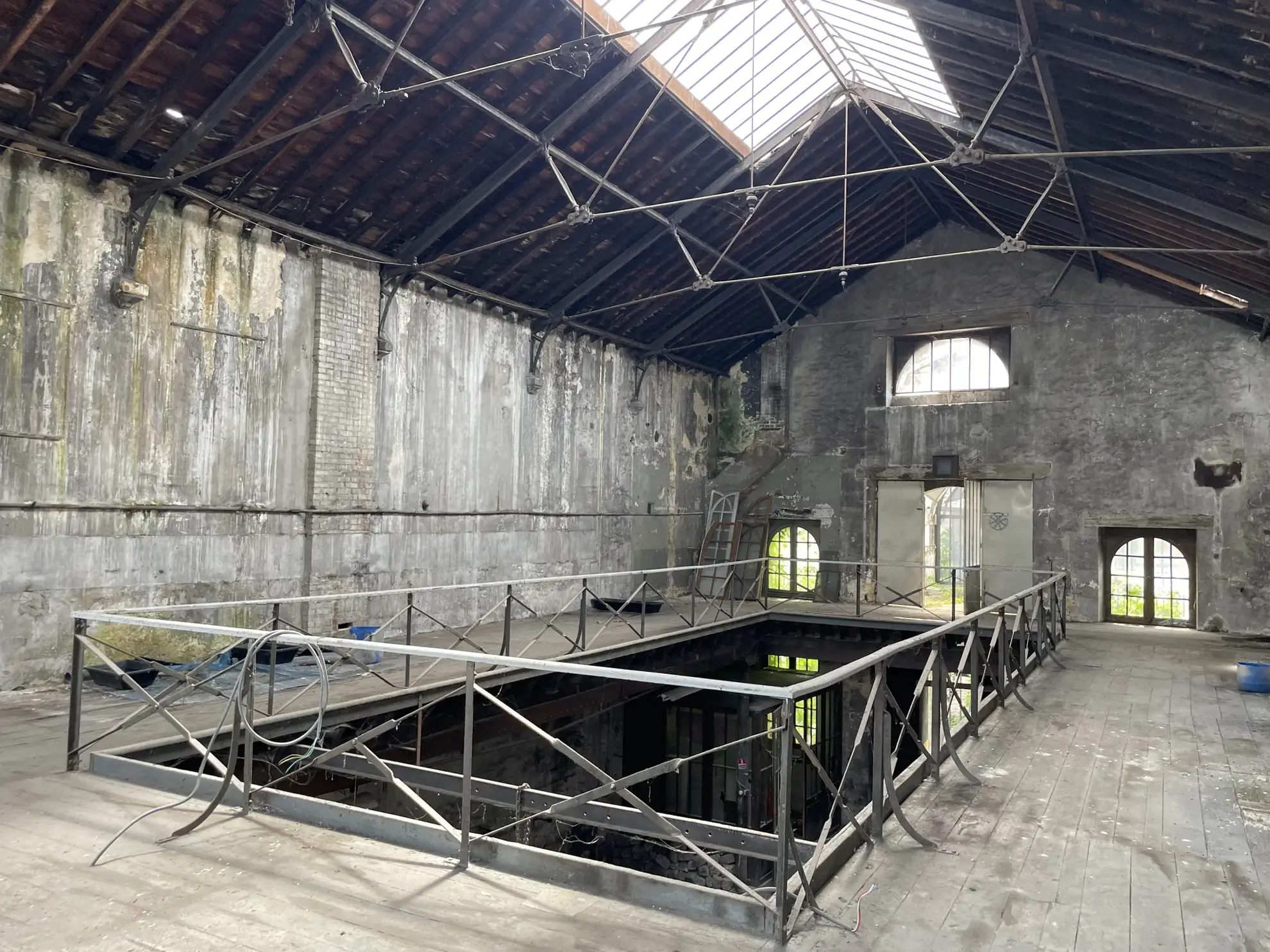 Ancien Atelier Historique à Cognac avec Potentiel Énorme 