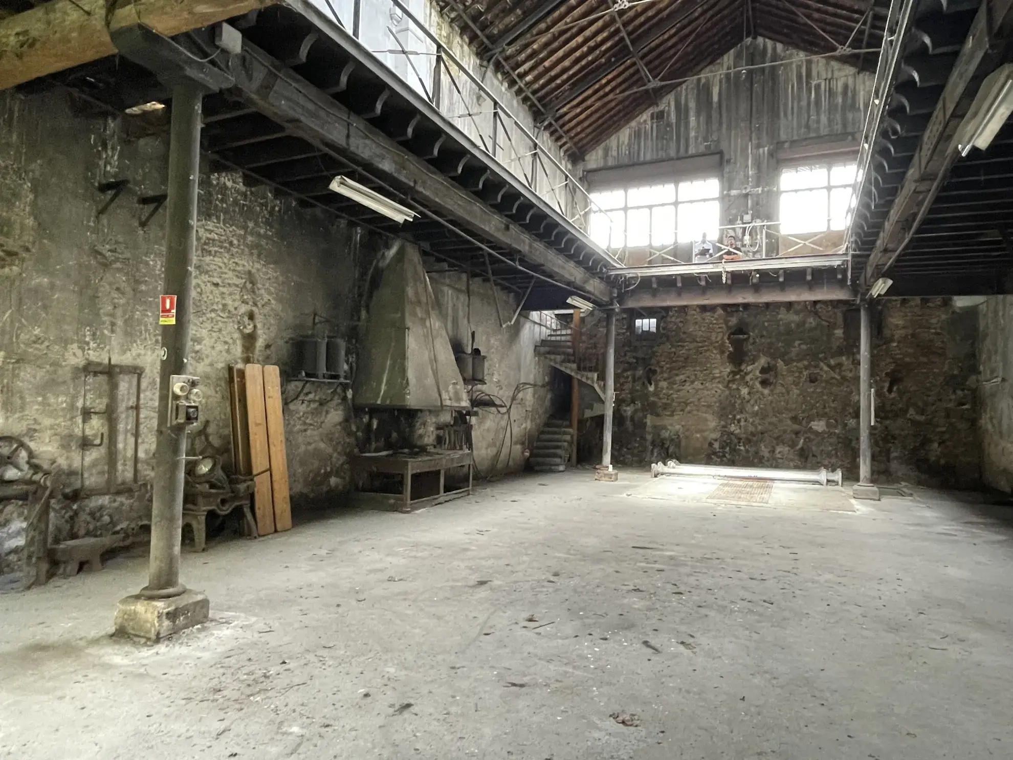 Ancien Atelier Historique à Cognac avec Potentiel Énorme 