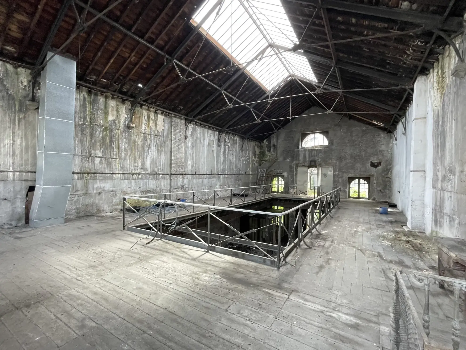 Ancien Atelier Historique à Cognac avec Potentiel Énorme 