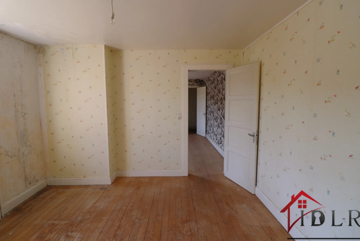 Ferme à Rénover de 153 m² à Beauménil - 4 Chambres, Dépendances 