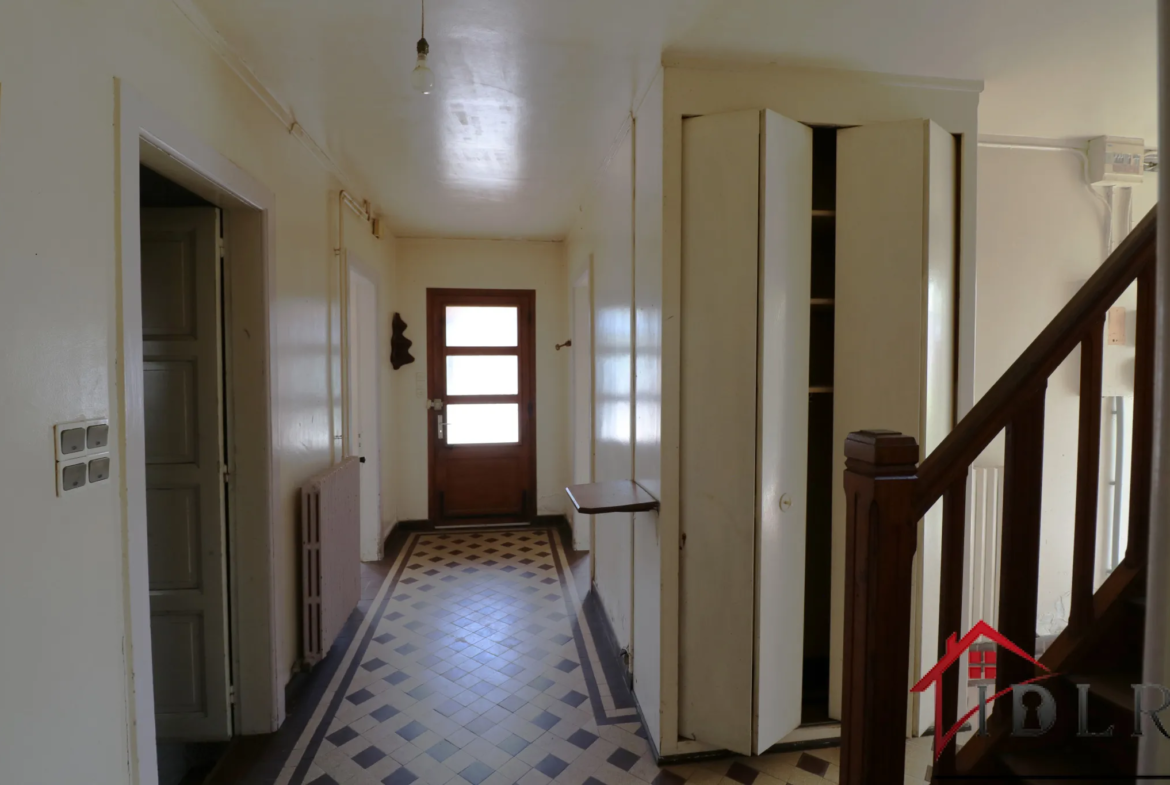 Ferme à Rénover de 153 m² à Beauménil - 4 Chambres, Dépendances 