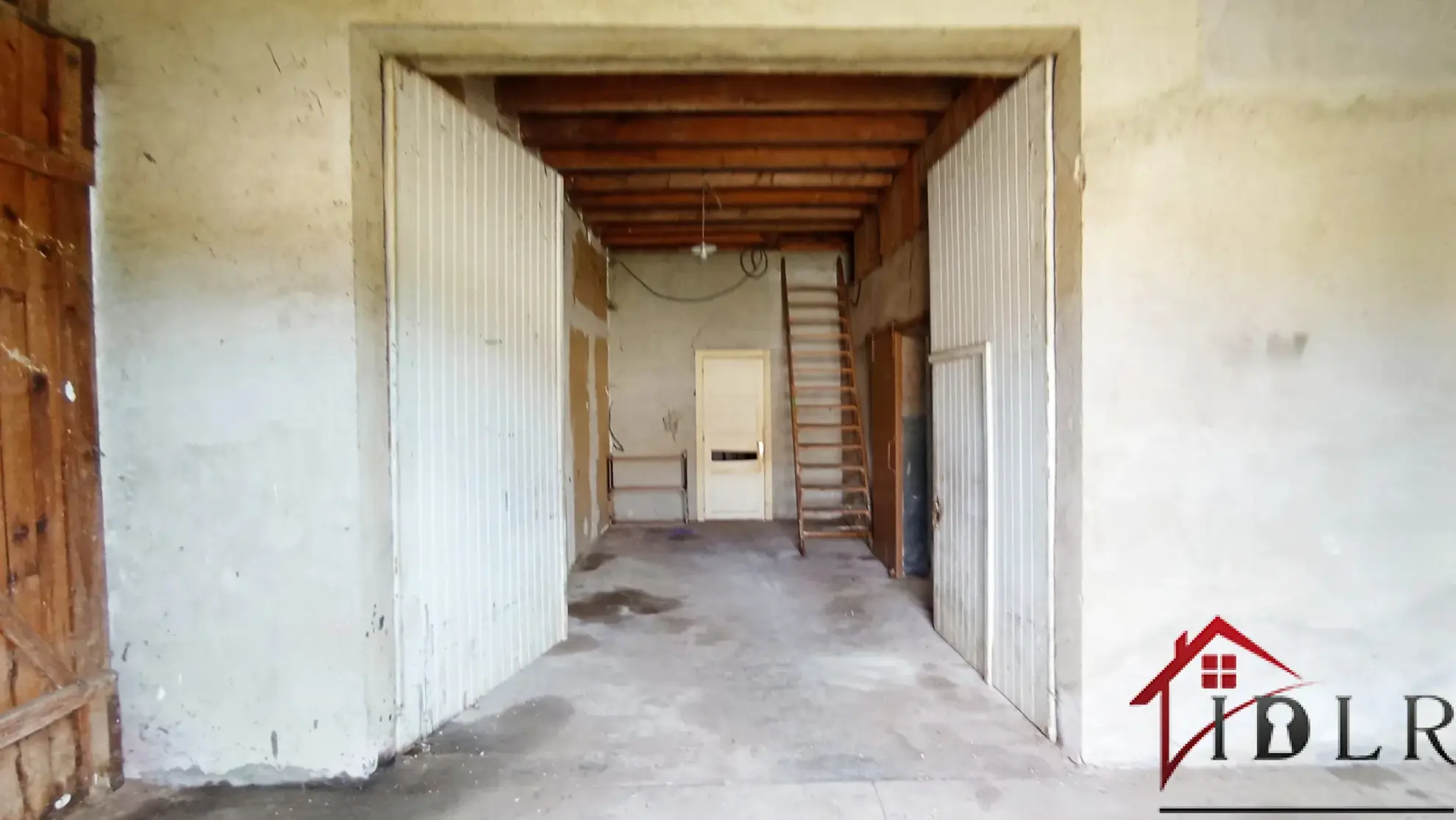 Ferme à Rénover de 153 m² à Beauménil - 4 Chambres, Dépendances 