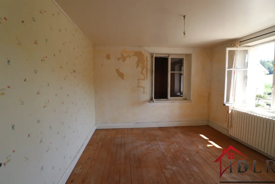 Ferme à Rénover de 153 m² à Beauménil - 4 Chambres, Dépendances 