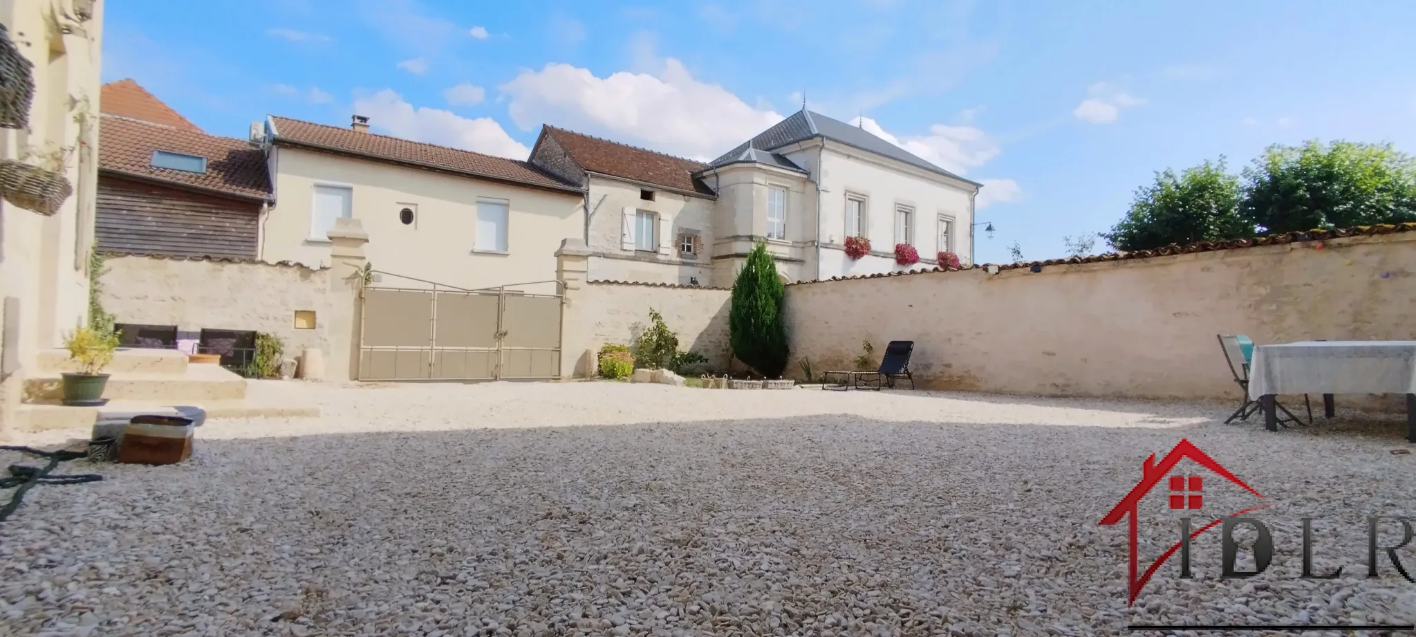 Maison de village rénovée de 160 m² à Champignol lez Mondeville 